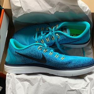 NWOT Nike shoes